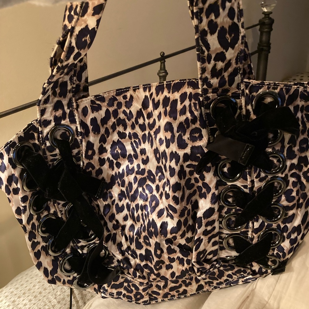 Beautiful new betsey Johnson leopard tote w snap closure